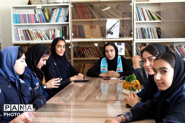 کارگاه آموزشی مدرسان پیشتاز و گردهمایی خبرنگاران پانا شهرستان فاروج با مسئولان سازمان دانش‌آموزی خراسان شمالی 