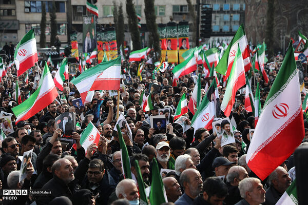 مراسم بیعت با سومین رهبر انقلاب در تهران - 2