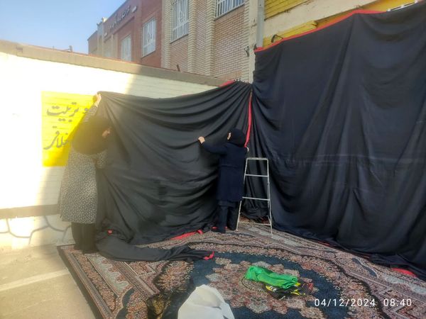 برپایی موکب شهادت حضرت فاطمه(س) در دبیرستان دخترانه نوید ناحیه ۵ مشهد