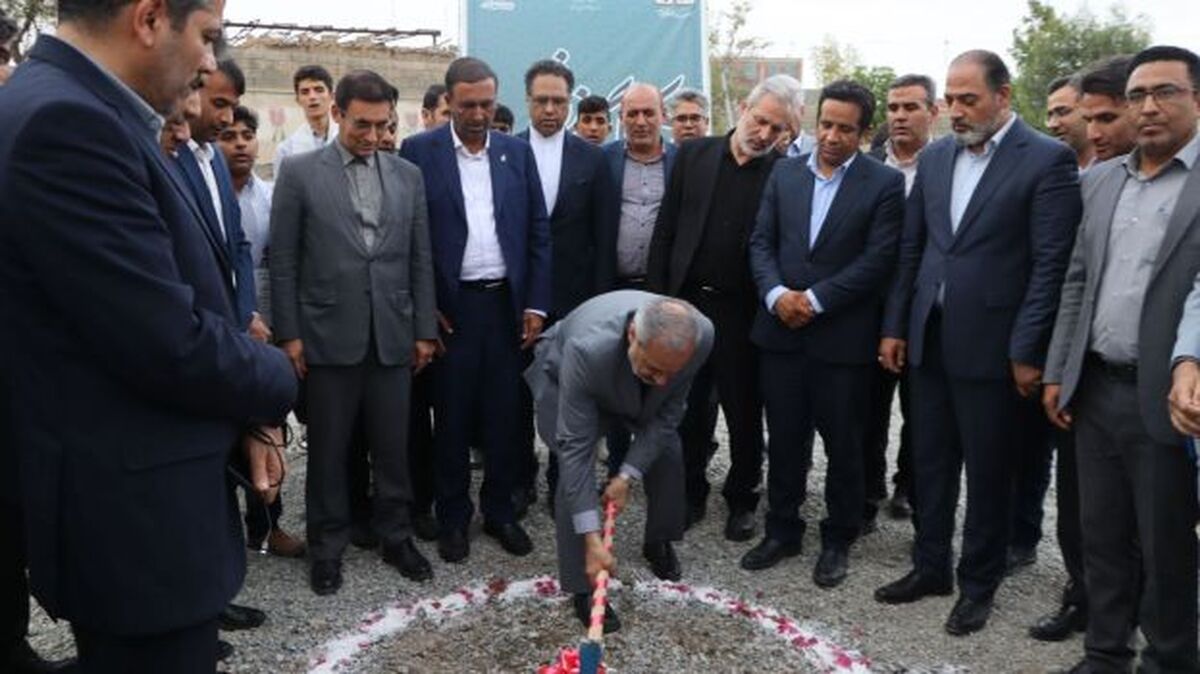 کلنگ‌زنی احداث دبیرستان ۹ کلاسه متوسطه شهر کهنوج از سوی وزیر آموزش و پرورش 