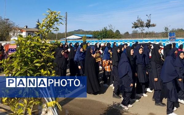 13 آبان متحد و استوار در مقابل استکبار