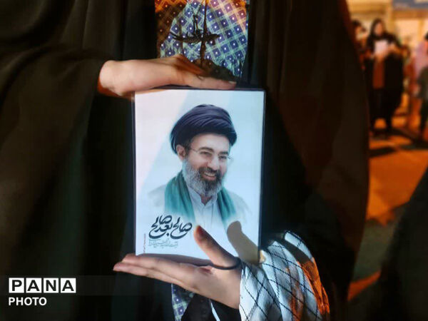 سنگر ما خیابان است