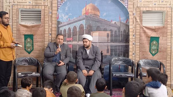 بازدید مسئولان منطقه ۱۰ از دانش‌آموزان معتکف