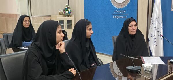 نشست مدیر آموزش‌ و پرورش با اعضای شورای دانش‌آموزی متوسطه اول
