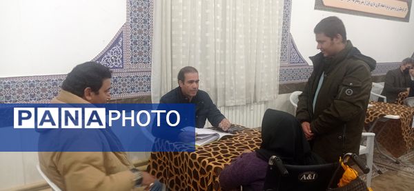 جلسه دیدار چهره به چهره والدین با دبیران در کاشمر