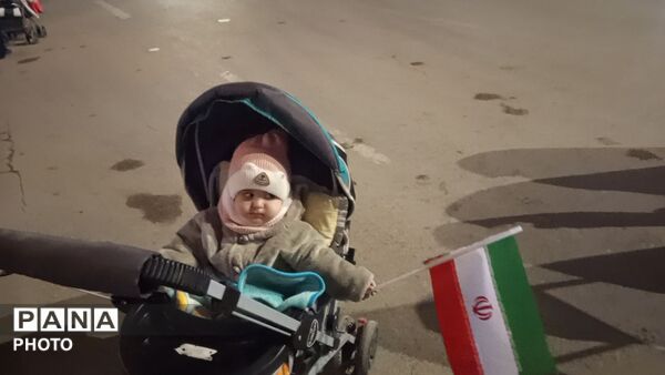قسم به خون رهبر ایستاده ایم تا آخر