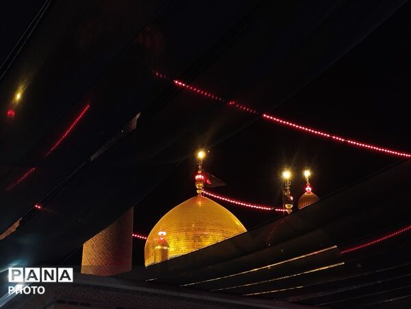 سلام زائران اربعین به باب‌الحوائج(ع) در حرم نورانی امامین کاظمین