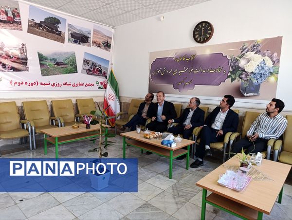 بازدید مسئولان آموزش و پرورش از مدارس سطح شهر سملقان به‌مناسبت هفته معلم