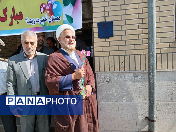 حضور مسئولان شهرستان جعفرآباد قم در دبستان حضرت زینب(س)