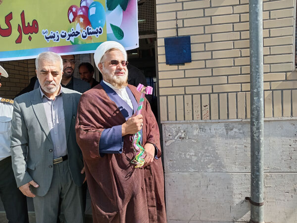 حضور مسئولان شهرستان جعفرآباد قم در دبستان حضرت زینب(س)