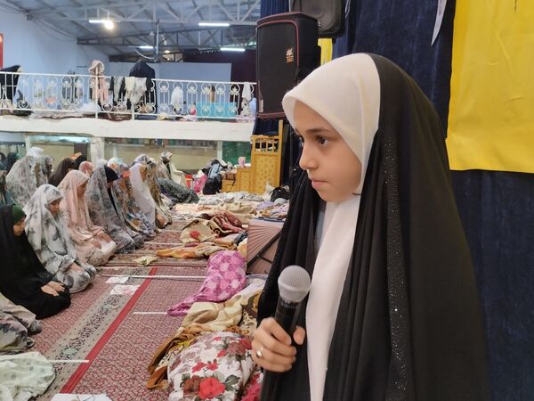 اعتکاف دختران نوجوان در مسجد سیدالشهدا مشهد