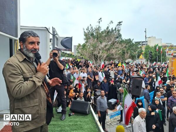 وداع حماسی دریادلان هرمزگان با فرمانده شهید علیرضا تنگسیری در بندرعباس