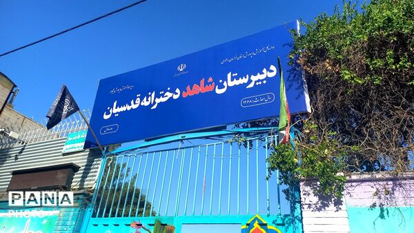 جشنواره محصولات فرهنگی در دبیرستان شاهد قدسیان