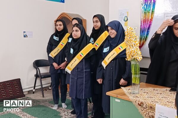 گامی مؤثر در مسیر رشد؛ گردهمایی همیاران مشاور دختر در ابوذر غفاری