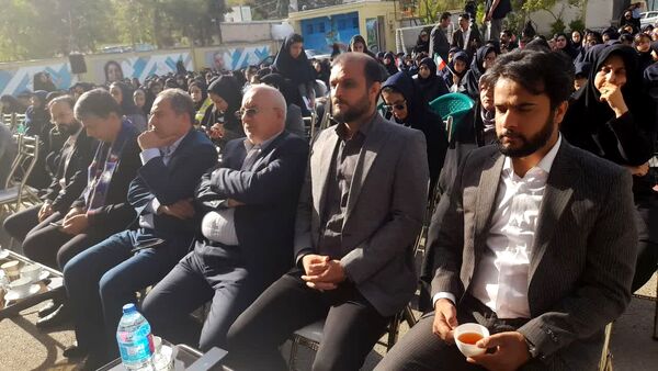 نواخته‌شدن زنگ مهر در مدرسه فرزانگان ۴ مشهد