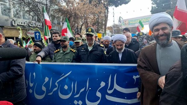 حضور خادمان امنیت در راهپیمایی ۲۲ بهمن