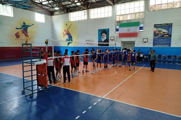 اولین روز مسابقات کشوری  والیبال پسران دانش‌آموز در رودهن 
