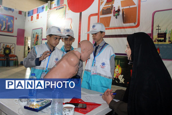 رقابت گروه‌های منتخب مدارس پسرانه استان قم در نخستین جشنواره سفیران سلامت 