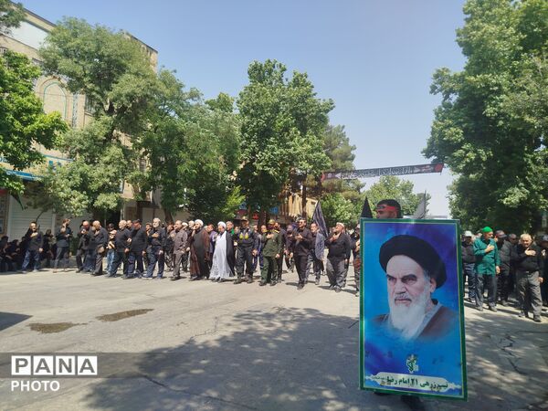 خیابان امام در روز تاسوعای حسینی حال و هوای دیگری میدهد 