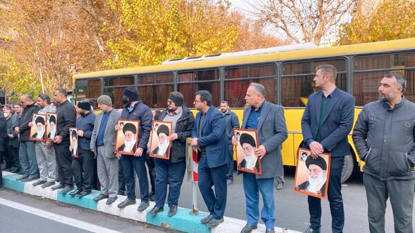 شکوه حضور فرهنگیان مناطق تهران در تشییع شهید گمنام