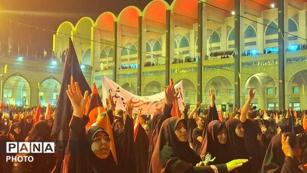 رسم وداع  با پیکر مطهر امام قائد