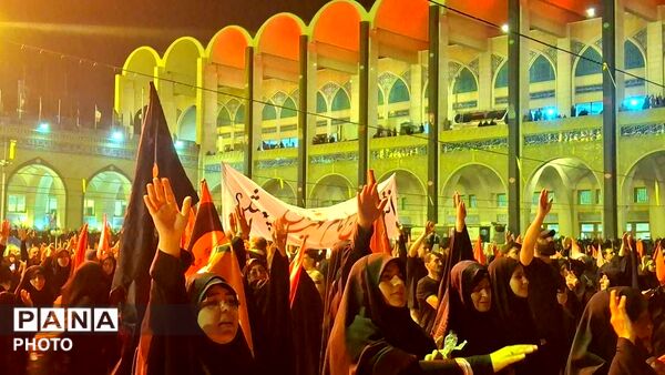 رسم وداع  با پیکر مطهر امام قائد