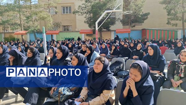 برگزاری ششمین  رویداد رویش سبز در آموزش و پرورش ناحیه ۴ 