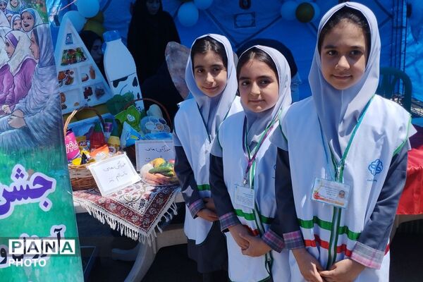 برپایی غرفه پرورشی و سلامت به مناسبت بزرگداشت هفته معلم 