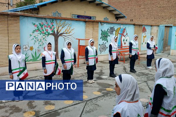 برگزاری نشست ستاد راهبری نماد و بازدید از مدارس