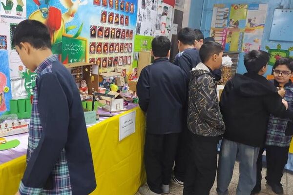 برپایی نمایشگاه دستاوردهای خلاقانه و نقاشی همگانی در دبستان شهید چمران ناحیه دو شهرری 