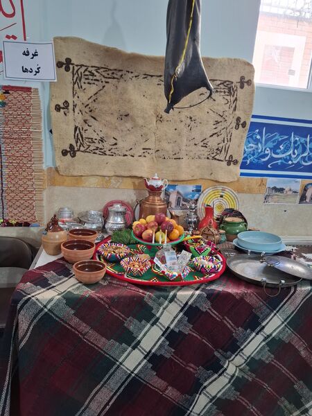 برگزاری نمایشگاه آداب و رسوم اقوام مختلف ایرانی به‌ مناسبت عید نوروز در آموزشگاه شهید نوروزعلی حسینی  