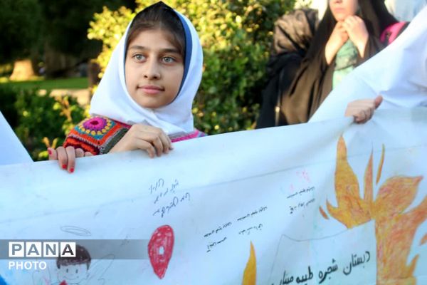 دانش‌آموزان همدانی در سومین رویداد «۱۶۸» یاد شهدای دانش‌آموز میناب را گرامی داشتند