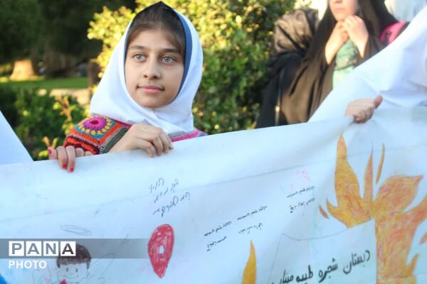 دانش‌آموزان همدانی در سومین رویداد «۱۶۸» یاد شهدای دانش‌آموز میناب را گرامی داشتند