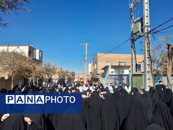 حضور پرشور و حماسه‌آفرین دانش‌آموزان نسر در راهپیمایی یوم‌الله ۱۳ آبان