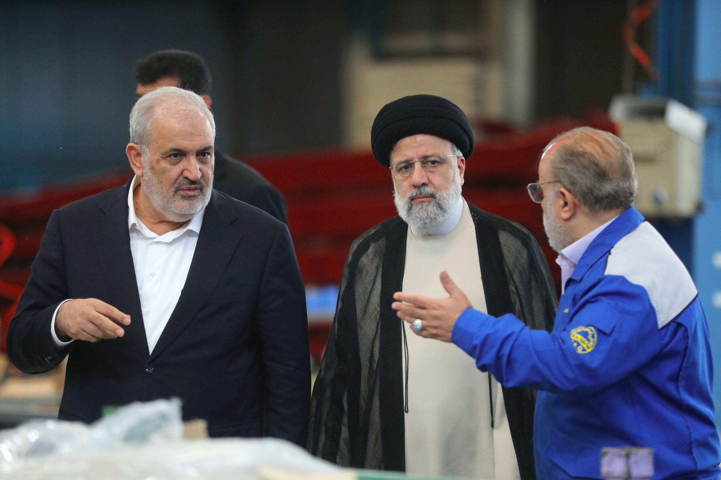 بازدید آیت‌الله رئیسی از کارخانه ایران خودرو دیزل