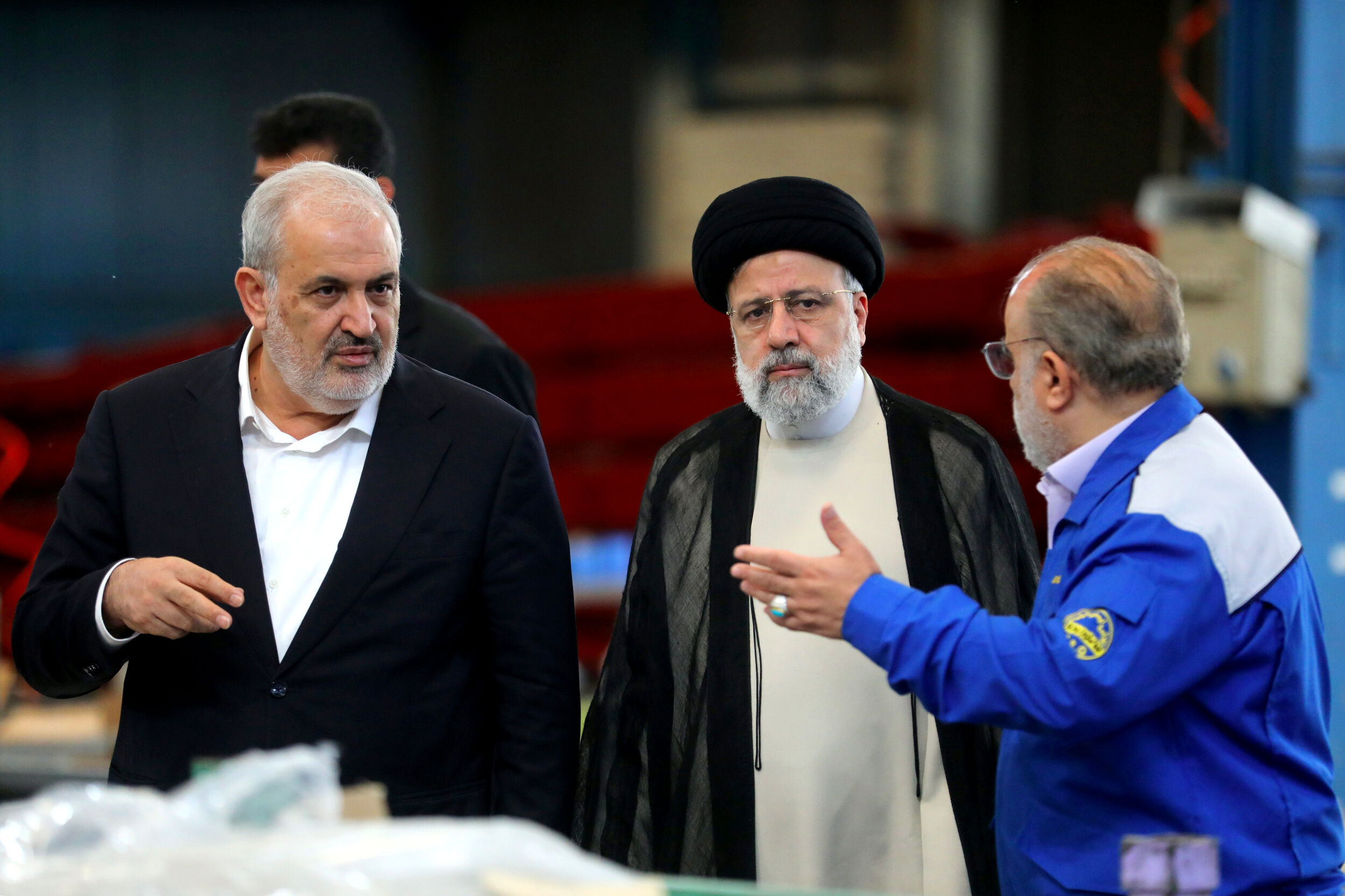 بازدید آیت‌الله رئیسی از کارخانه ایران خودرو دیزل