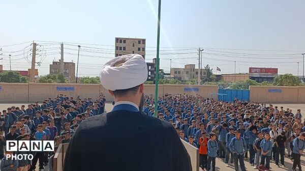 به صدا درآمدن زنگ نماز در مدرسه زعیم پاکدشت