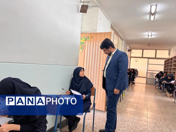 حال و هوای امتحانات نهایی در حوزه‌های دبیرستان‌های اصفهان