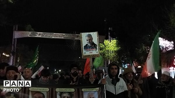 دسته عزاداری روستای اردمه در مراسم چهلم رهبر شهید و شهدای میناب در حسینیه امام 