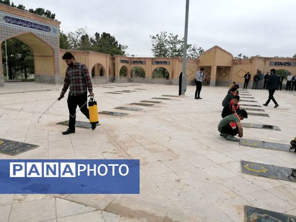 آیین عطر افشانی مزار شهدا در شهرستان فاروج