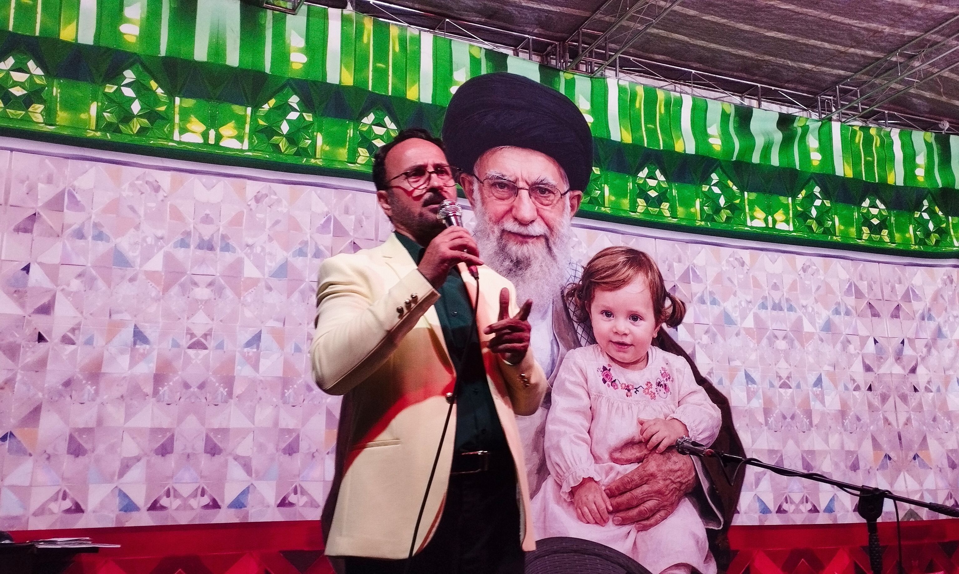 نوجوانان در میدان چیزی کمتر از سخنرانان و خطیبان ندارند