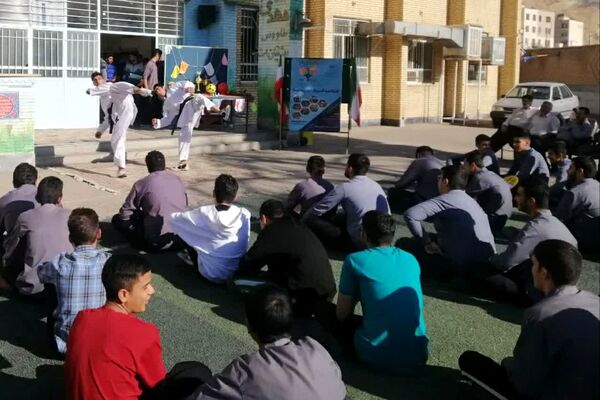 المپیاد ورزشی درون مدرسه‌ای با نمایش منش پهلوانی