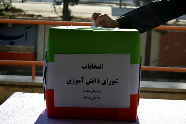 تجربه تمرین دموکراسی دانش‌آموزان مدرسه حکمت در انتخابات شورای دانش‌آموزی
