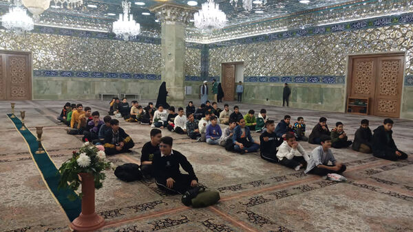 آیین جشن تکلیف دانش‌آموزان دبیرستان شهید غفاری قم