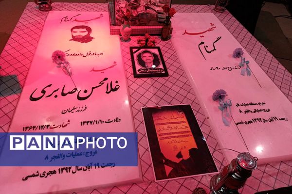 ادای احترام دانش‌آموزان دبیرستان هدی به مقام شامخ شهدا در یادواره محلی