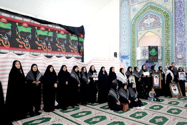 اجتماع همایش «شکوه اقتدار» بسیجیان در لنده