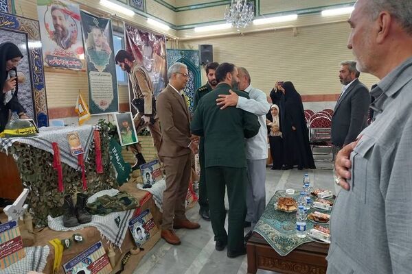 برگزاری یادواره شهدا به مناسبت هفته دفاع مقدس در دبیرستان حضرت زینب(س) ناحیه یک شهرری