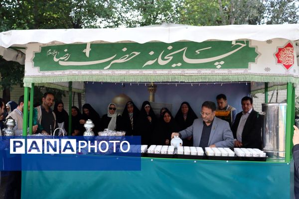 افتتاح چایخانه‌ای برای ادای احترام به حضرت رضا(ع) در دبیرستان دخترانه مطهره منطقه ۱۴