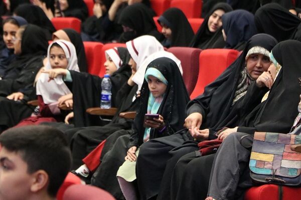 تقدیر از دانش‌آموزان برتر حوزه فرهنگی و هنری در آموزش و پرورش ناحیه یک شهرری