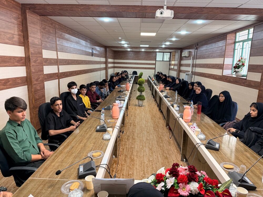 نشست صمیمانه دانش‌آموزان پانا با مسئول سازمان دانش‌آموزی شهرستان نهبندان